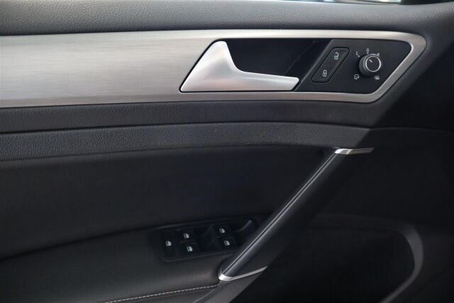 VOLKSWAGEN Golf 2016 Comfortline 1,2 TSI 81 kW (110 hv)