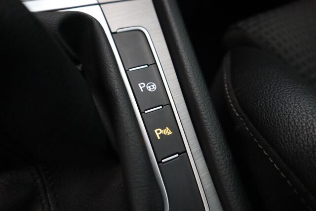 VOLKSWAGEN Golf 2016 Comfortline 1,2 TSI 81 kW (110 hv)