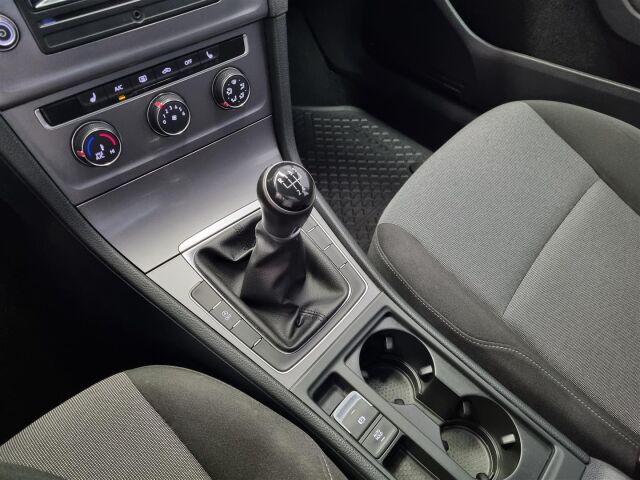 VOLKSWAGEN Golf 2016 Variant Luxline 1,2 TSI 63 kW (85 hv) / Lohkolämmitin / Vetokoukku