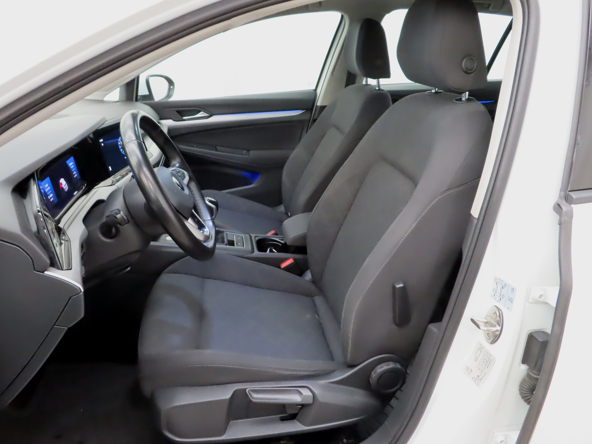 Volkswagen Golf Comfort 1,0 TSI 81 kW 2022, kuva 7/12