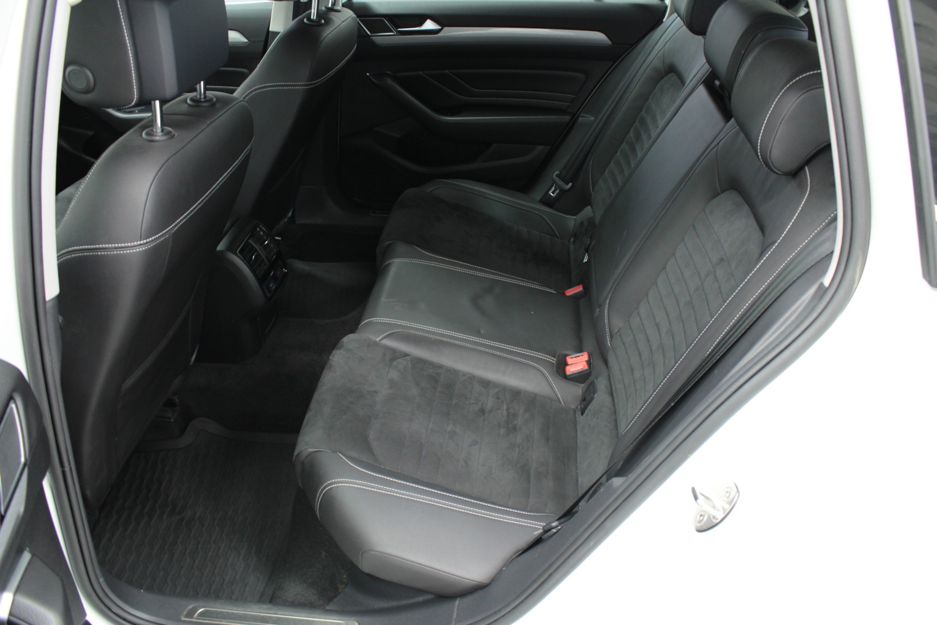 Volkswagen Passat 2020, kuva 6/26