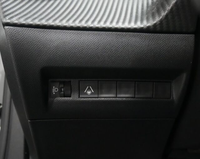 PEUGEOT 2008 2023 Allure Launch Edition PureTech 130 EAT8-aut / Takuu! / 1-om, merkkihuollettu