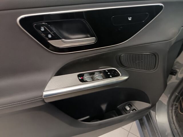 MERCEDES-BENZ GLC 2023 300 e 4MATIC A