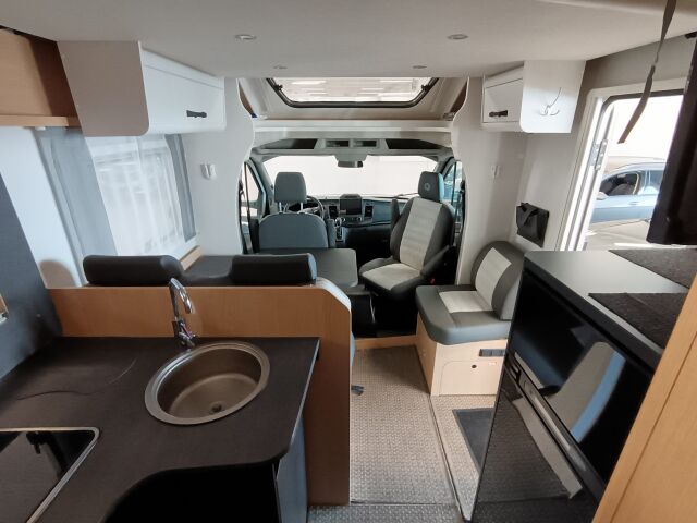 FORD Sunlight 2024 T680/T447T Matkailuauto (SA) 3ov **UPEA MATKAKOTI AUTOMAATTIVAIHTEISTOLLA JA VÄHILLÄ KILOMETREILLÄ!