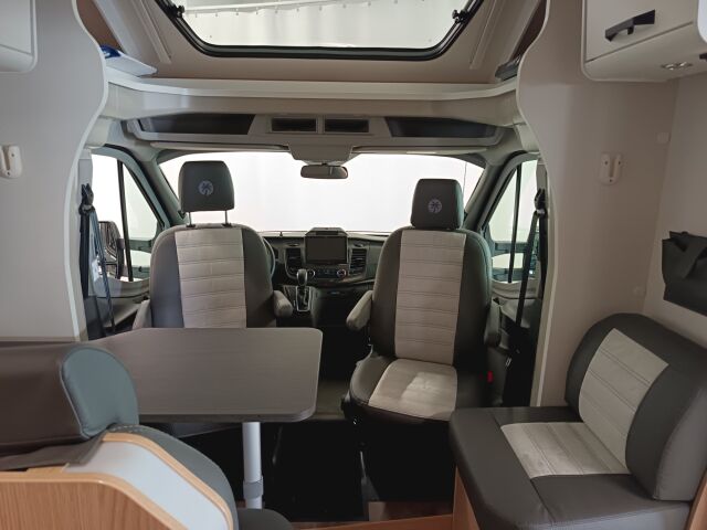 FORD Sunlight 2024 T680/T447T Matkailuauto (SA) 3ov **UPEA MATKAKOTI AUTOMAATTIVAIHTEISTOLLA JA VÄHILLÄ KILOMETREILLÄ!