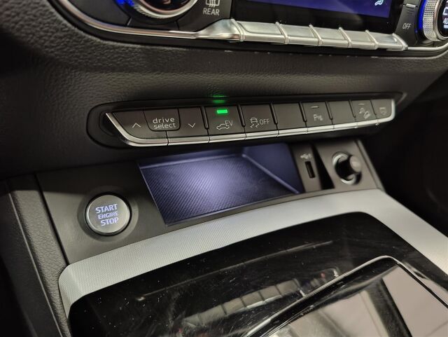 AUDI Q5 2024 50 TFSI e quattro Limited Plus  * VETOKOUKKU / ACC / P-kamera *