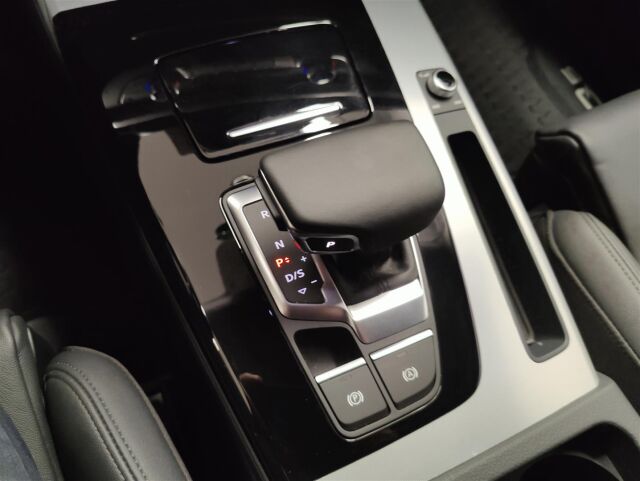 AUDI Q5 2024 50 TFSI e quattro Limited Plus  * VETOKOUKKU / ACC / P-kamera *