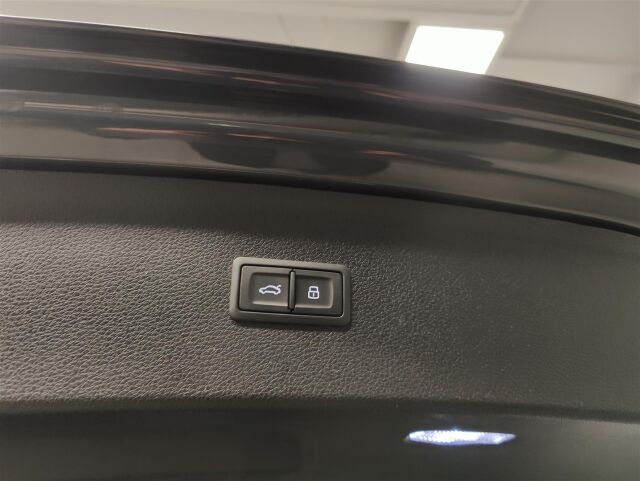 AUDI Q5 2024 50 TFSI e quattro Limited Plus  * VETOKOUKKU / ACC / P-kamera *