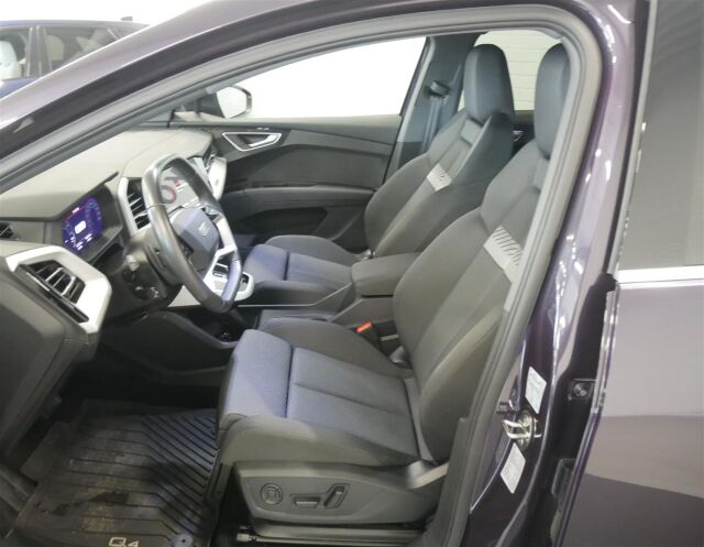 AUDI Q4 e-tron 2024 SUV 45 e-tron Land of quattro Plus / SoH 98% / Takuu!