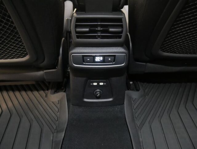 AUDI Q4 e-tron 2024 SUV 45 e-tron Land of quattro Plus / SoH 98% / Takuu!