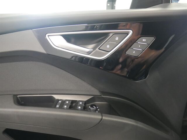 AUDI Q4 e-tron 2024 SUV 45 e-tron Land of quattro Plus / SoH 98% / Takuu!