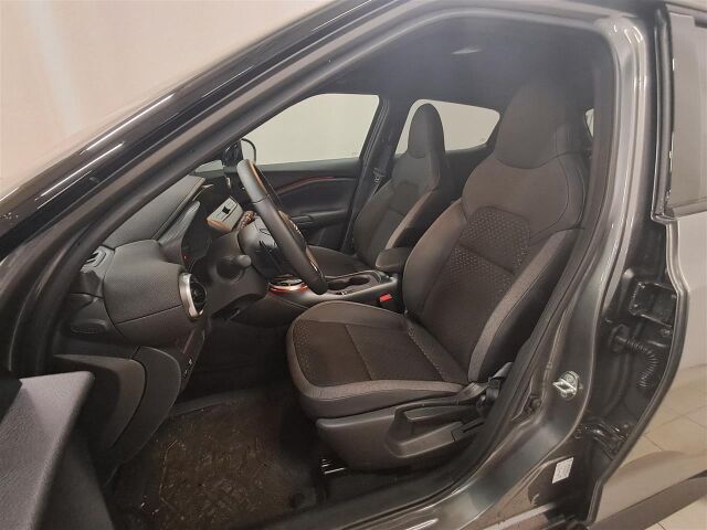 Nissan Juke 2024 DIG-T 114HP 7DCT N-Connecta + Navi MY24 SL, kaksilla renkailla ja lämpöpaketilla.