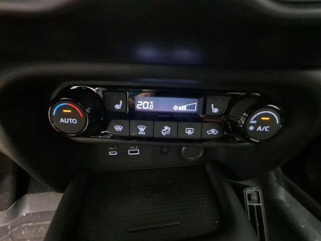 Nissan Juke 2024 DIG-T 114HP 7DCT N-Connecta + Navi MY24 SL, kaksilla renkailla ja lämpöpaketilla.