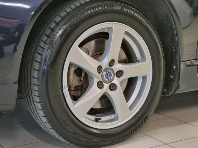VOLVO V70 2015 D3 Classic Summum aut / ACC / Koukku / Keyless / Navi / Webasto /