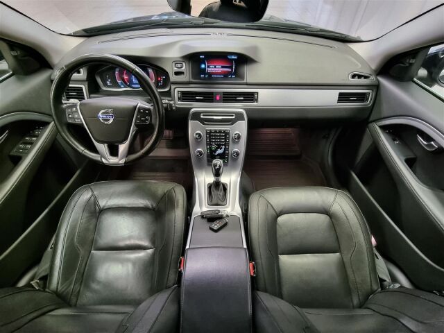 VOLVO V70 2015 D3 Classic Summum aut / ACC / Koukku / Keyless / Navi / Webasto /
