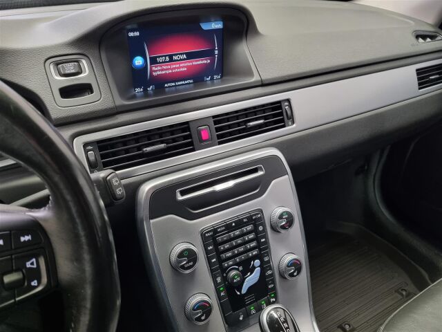 VOLVO V70 2015 D3 Classic Summum aut / ACC / Koukku / Keyless / Navi / Webasto /