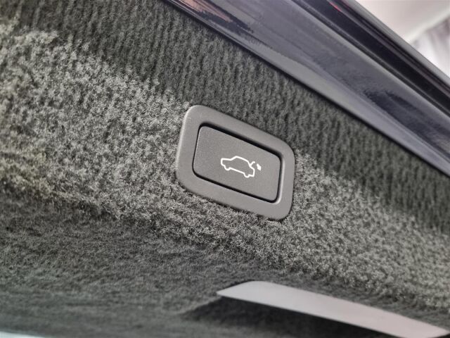VOLVO V70 2015 D3 Classic Summum aut / ACC / Koukku / Keyless / Navi / Webasto /