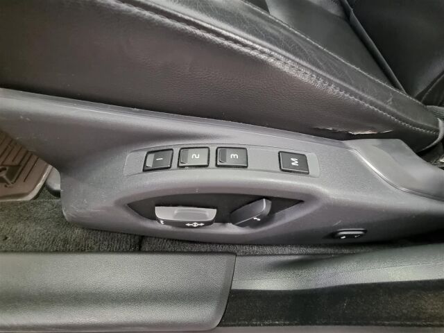 VOLVO V70 2015 D3 Classic Summum aut / ACC / Koukku / Keyless / Navi / Webasto /