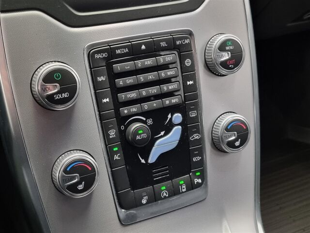 VOLVO V70 2015 D3 Classic Summum aut / ACC / Koukku / Keyless / Navi / Webasto /