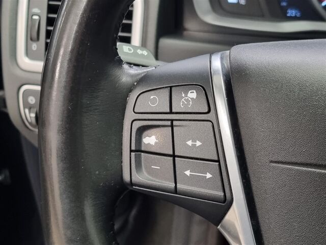 VOLVO V70 2015 D3 Classic Summum aut / ACC / Koukku / Keyless / Navi / Webasto /