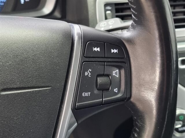 VOLVO V70 2015 D3 Classic Summum aut / ACC / Koukku / Keyless / Navi / Webasto /
