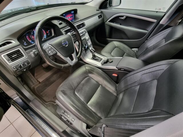 VOLVO V70 2015 D3 Classic Summum aut / ACC / Koukku / Keyless / Navi / Webasto /