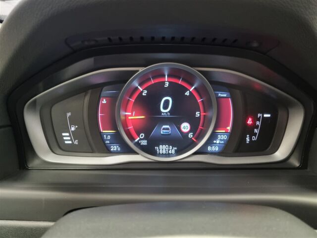 VOLVO V70 2015 D3 Classic Summum aut / ACC / Koukku / Keyless / Navi / Webasto /