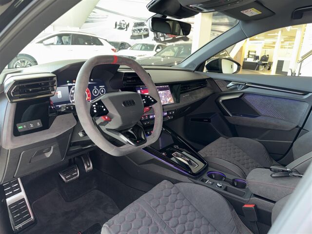 Audi RS 3 2026 Sedan: Uskomaton auto! Takuu viisi vuotta/100 000km.