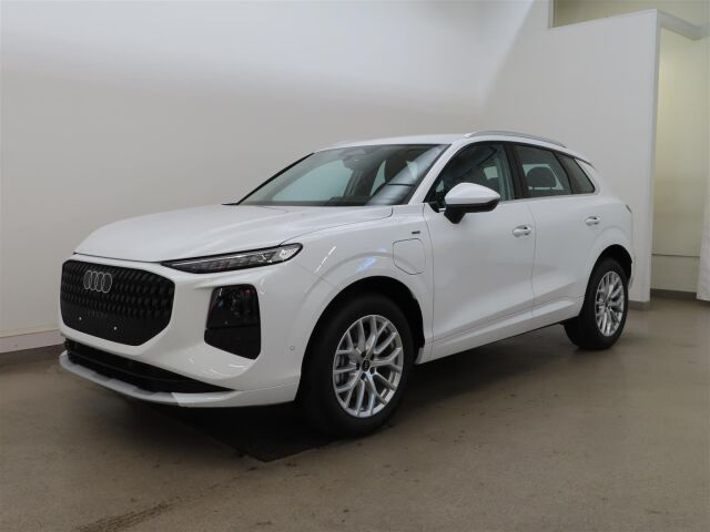 Audi Q3 2026 e-hybrid 200 kW: Toimintamatka sähköllä 120km! Viiden vuoden/100 000km tehdastakuu.
