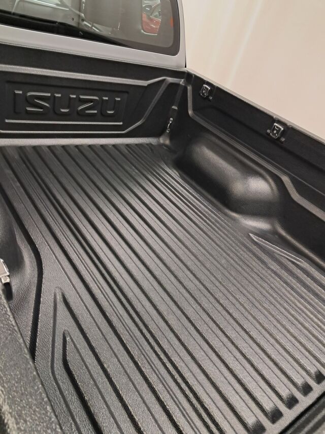 Isuzu D-Max 2025 Space Cab 163 TDi 4WD 6AT LX 25MY