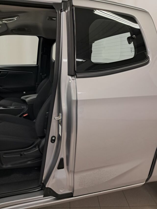 Isuzu D-Max 2025 Space Cab 163 TDi 4WD 6AT LX 25MY