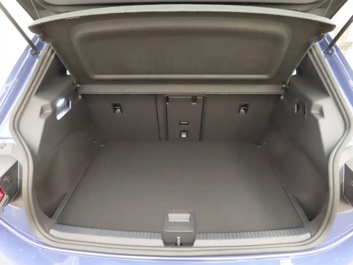Volkswagen ID.3 2026, photo 7/8