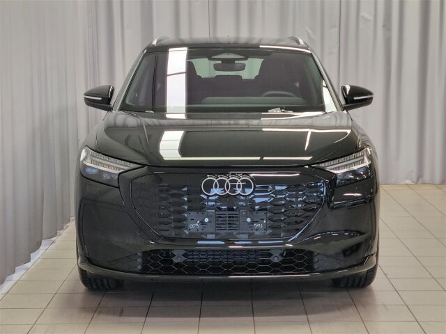 Audi Q4 e-tron 2026 e-tron quattro performance | Uusi Q4 nopeaan toimitukseen |