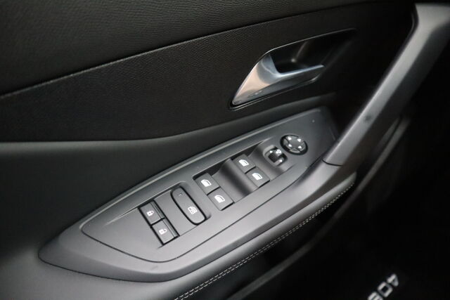 Peugeot 408 2026 Allure Launch Edition Hybrid 145 Automaatti "Asiakasetusi 4.293€"