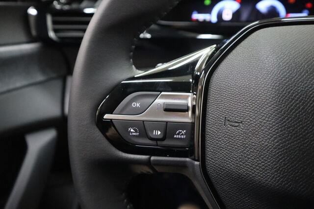 Peugeot 408 2026 Allure Launch Edition Hybrid 145 Automaatti "Asiakasetusi 4.293€"