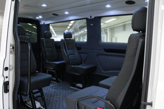 Volkswagen Crafter 2026 "2,0 TDI 103 kW 8at, 3640, NORMI, matala, ""GL VIP City"""