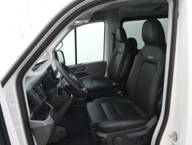 Volkswagen Crafter 2025 2,0 TDI 103 kW 8at. Carsport korityö. Dholladia pyörätuolinostin