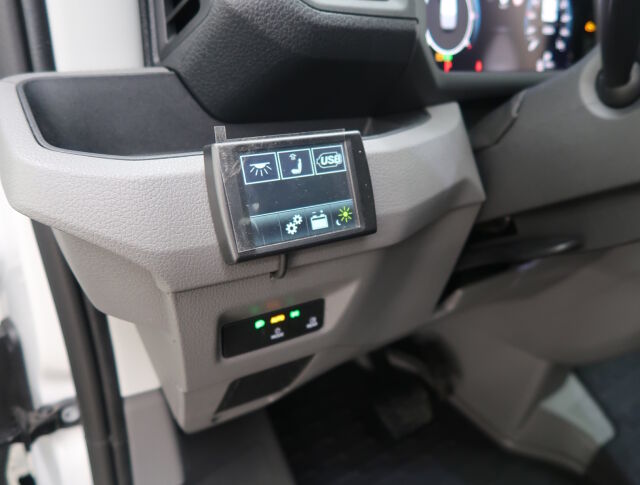 Volkswagen Crafter 2025 2,0 TDI 103 kW 8at. Carsport korityö. Dholladia pyörätuolinostin