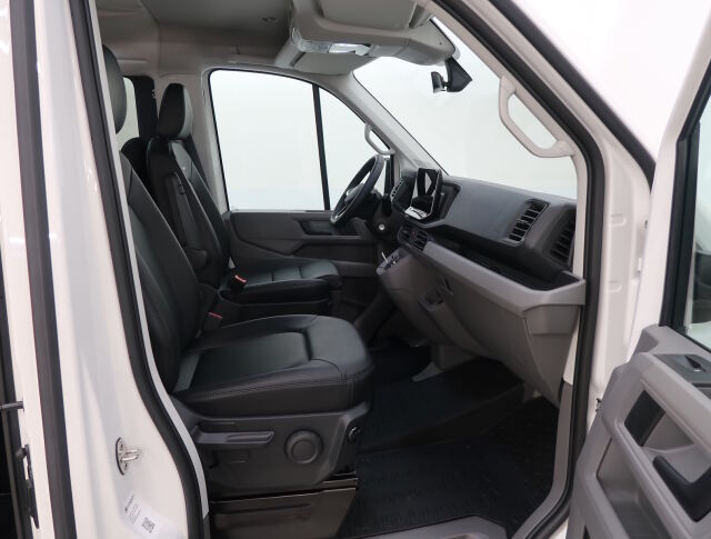 Volkswagen Crafter 2025 2,0 TDI 103 kW 8at. Carsport korityö. Dholladia pyörätuolinostin