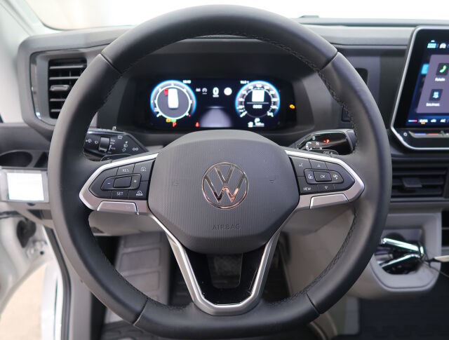 Volkswagen Crafter 2025 2,0 TDI 103 kW 8at. Carsport korityö. Dholladia pyörätuolinostin