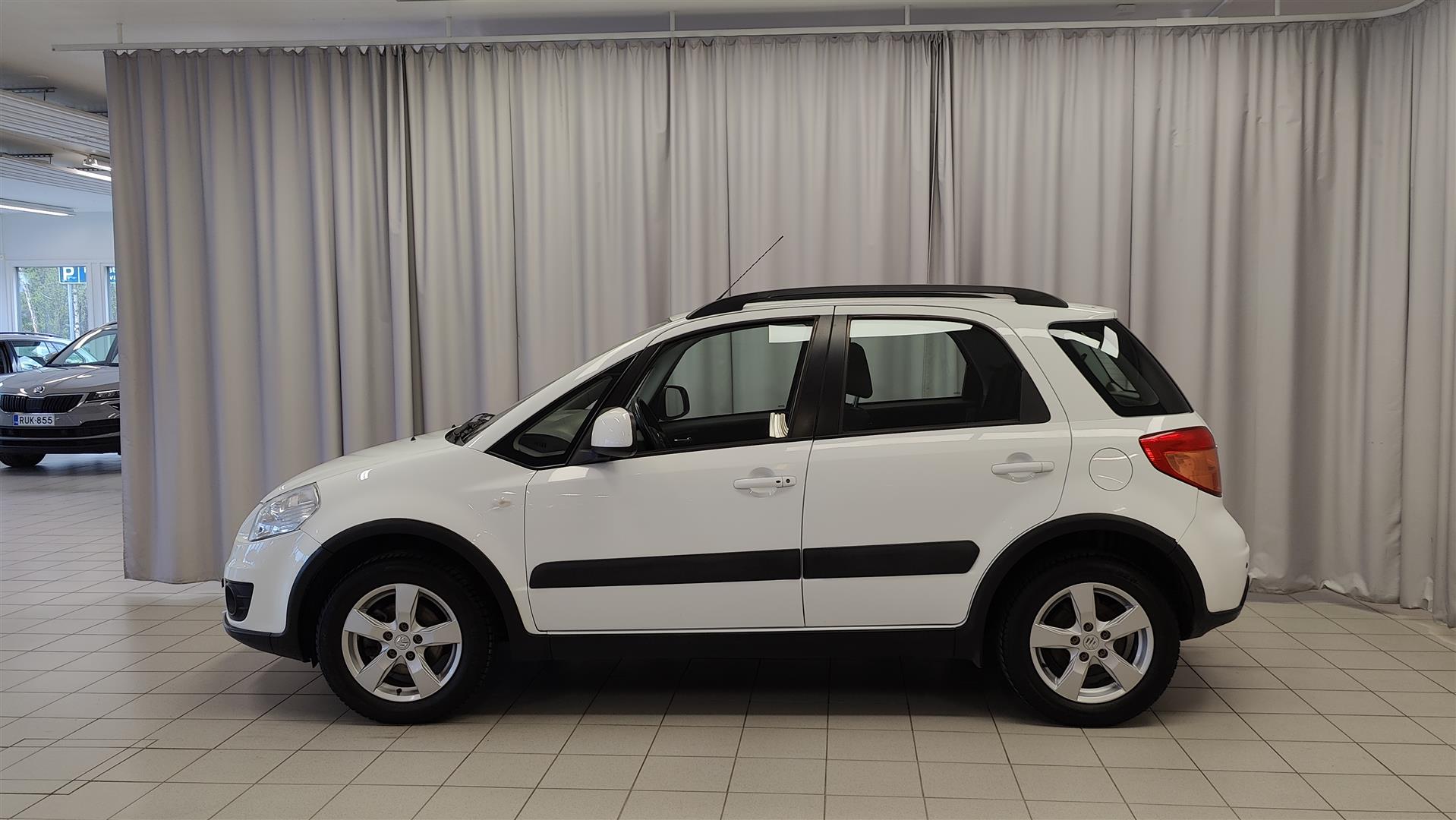 Suzuki SX4 1,6 VVT 4WD X-OVER GLX 5D 5MT 2013, kuva 3/18