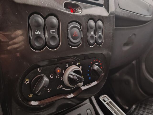 DACIA Duster 2012 4x4 1,5 dCi 109hv 6MT Laureate