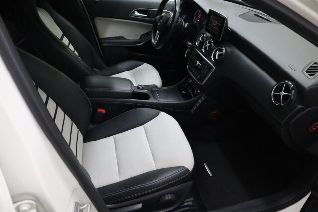 MERCEDES-BENZ A 2013 180 CDI BE A Premium Business