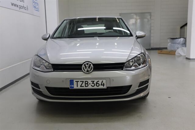 VOLKSWAGEN Golf 2013 Comfortline 1,2 TSI 77 kW (105 hv) BlueMotion Technology 4-ovinen