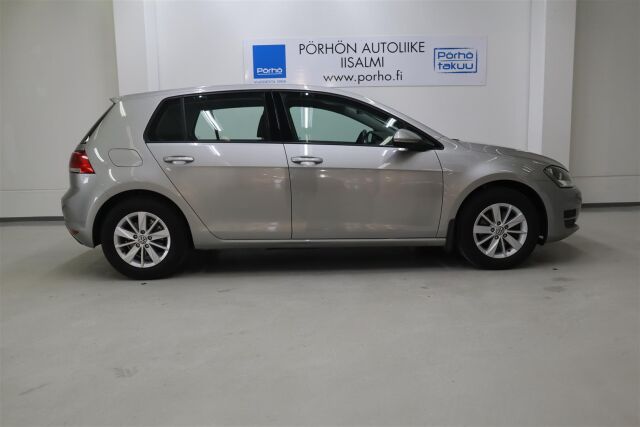 VOLKSWAGEN Golf 2013 Comfortline 1,2 TSI 77 kW (105 hv) BlueMotion Technology 4-ovinen