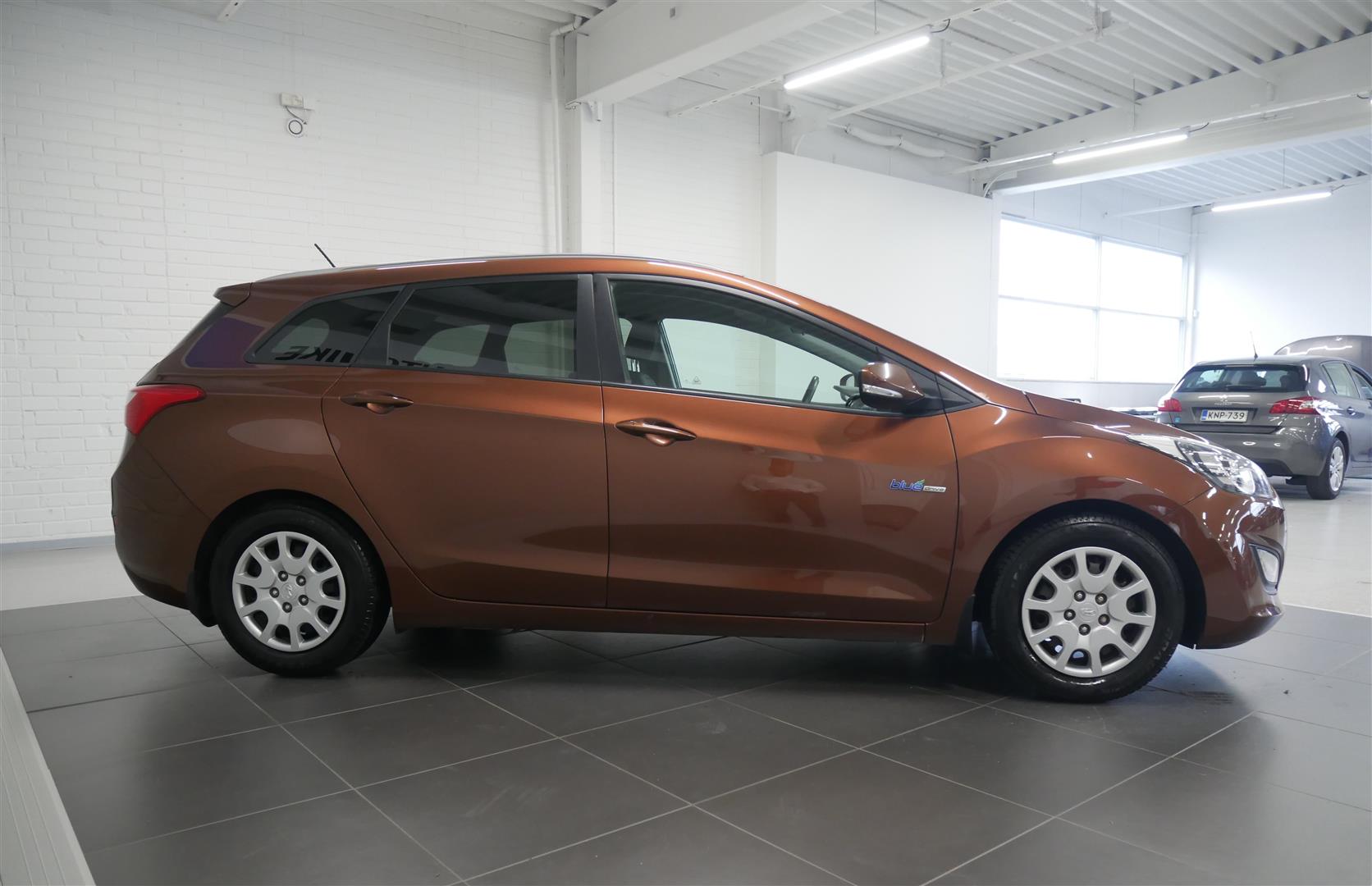 Hyundai i30 1,6 GDI 6MT ISG Comfort Plus 2014, bild 7/21