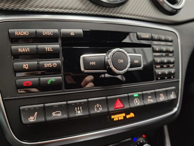 MERCEDES-BENZ GLA 2015 220 CDI 4Matic A Premium Business Webasto,ylläpitolaturi,koukku