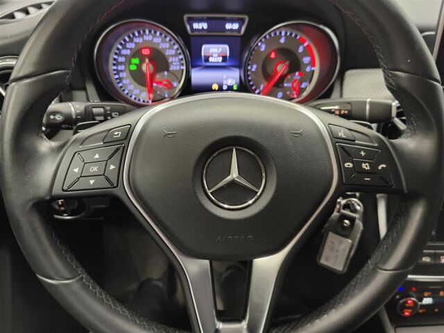 MERCEDES-BENZ GLA 2015 220 CDI 4Matic A Premium Business Webasto,ylläpitolaturi,koukku