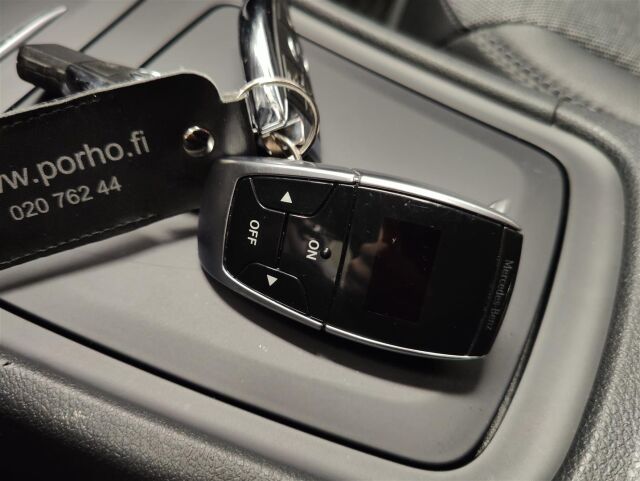 MERCEDES-BENZ GLA 2015 220 CDI 4Matic A Premium Business Webasto,ylläpitolaturi,koukku