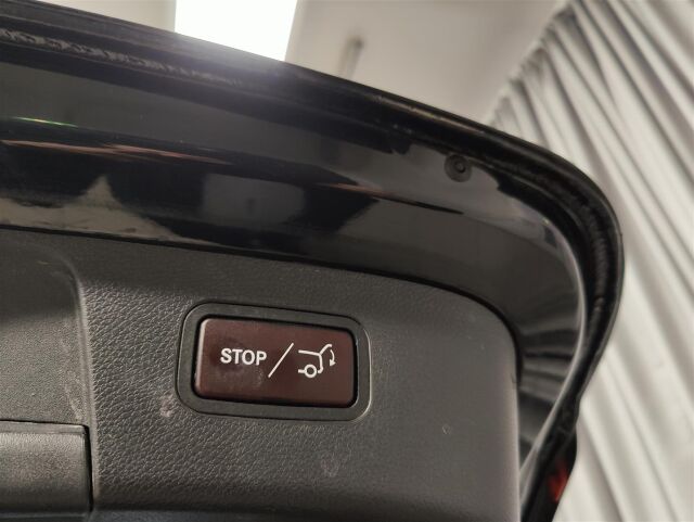 MERCEDES-BENZ GLA 2015 220 CDI 4Matic A Premium Business Webasto,ylläpitolaturi,koukku